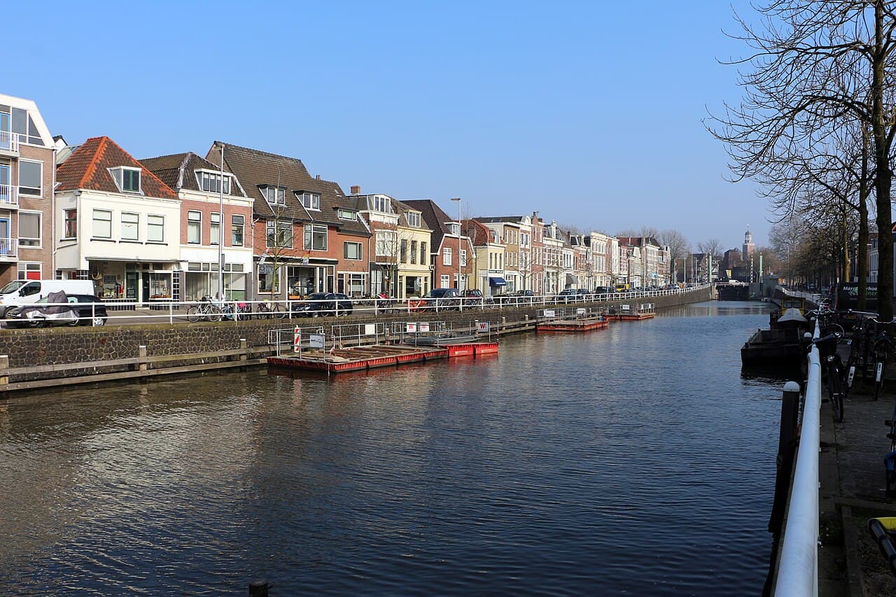 De Oudegracht en gevels in de Utrechtse binnenstad